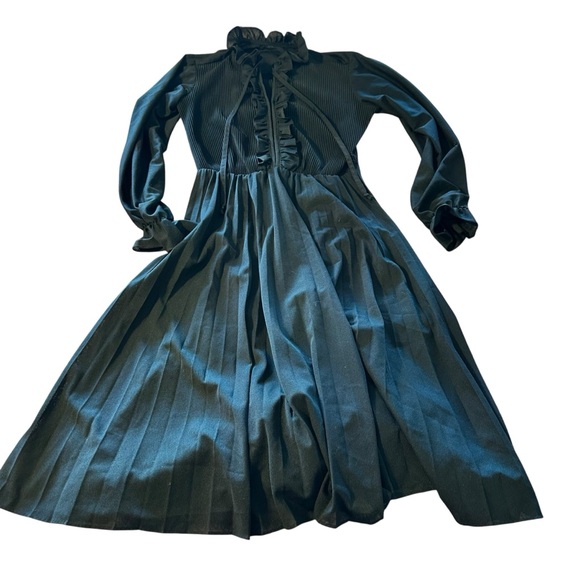 Dresses & Skirts - Victorian-inspired vibes with modern edge black dress